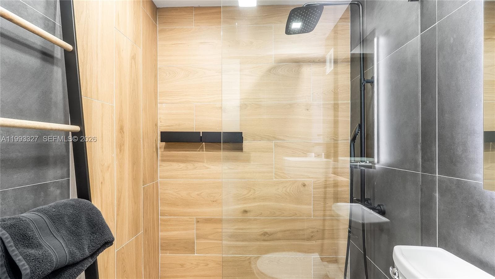 121 Golden Isles Dr 803 photo 23