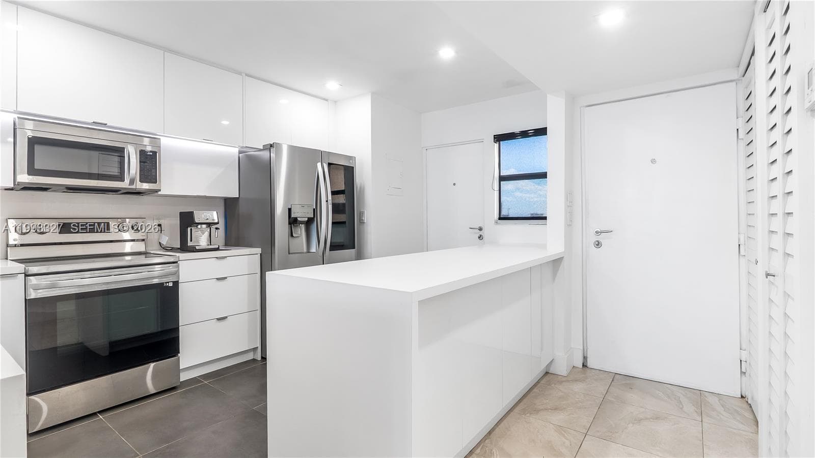 121 Golden Isles Dr 803 photo 7