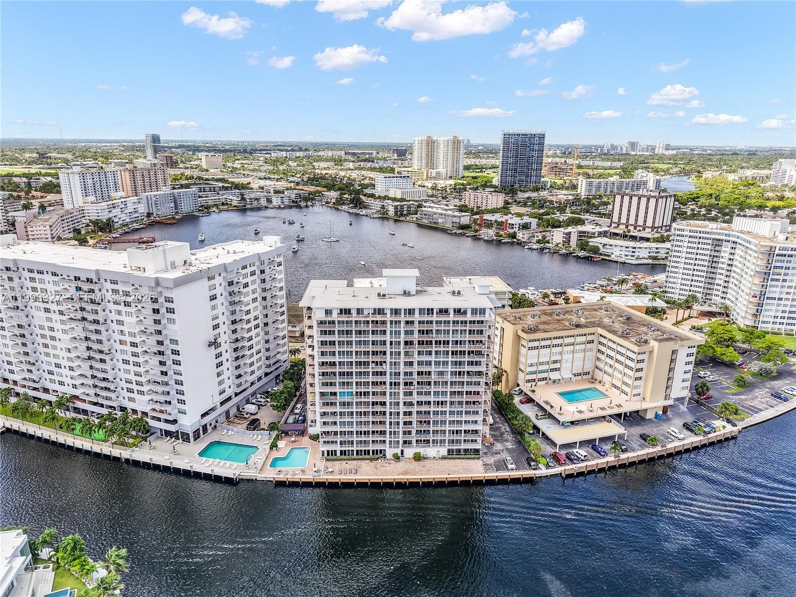 121 Golden Isles Dr 803 photo 3