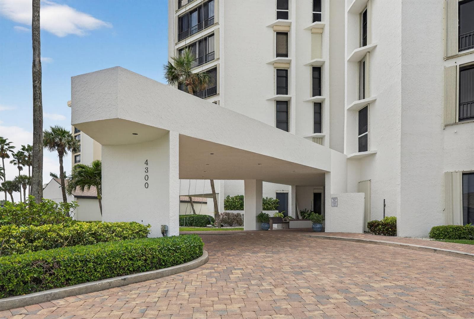 2400 S Ocean Drive 4302 photo 2