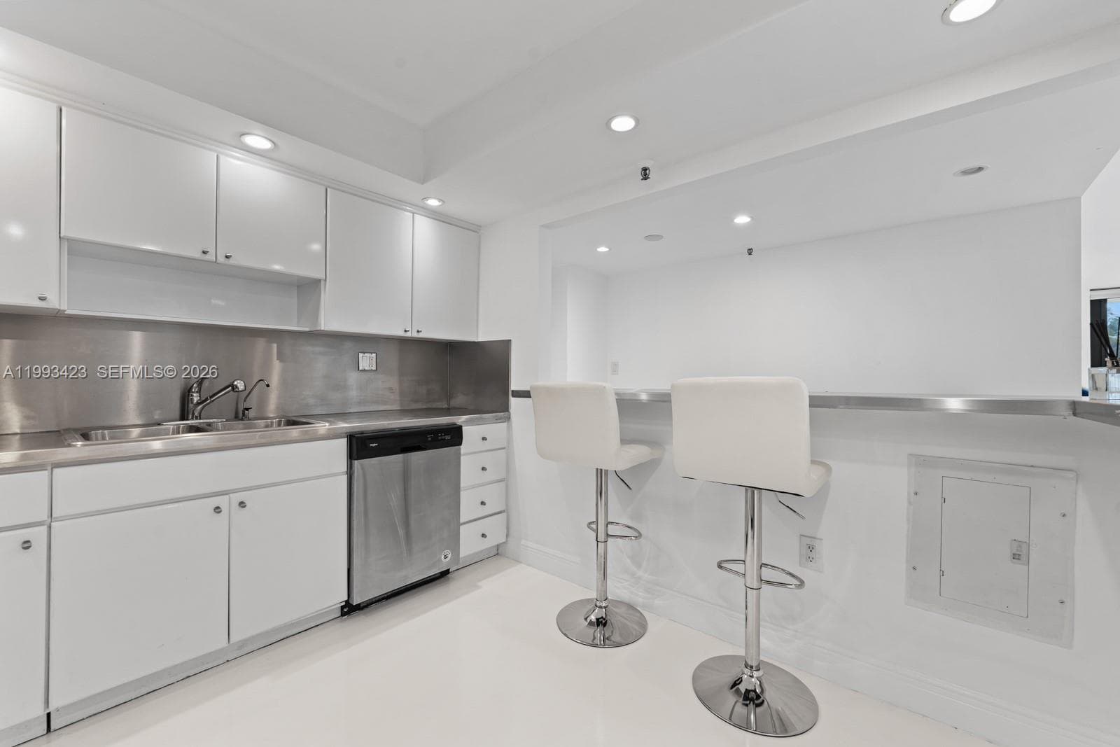 1623 Collins Ave 318 photo 10