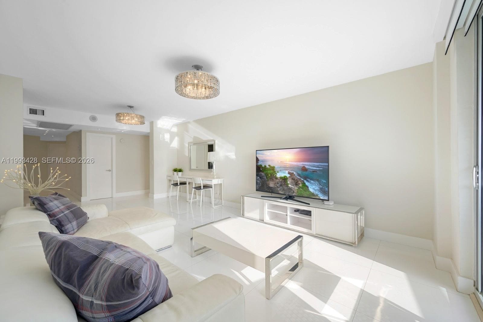 19370 Collins Ave 916 photo 6