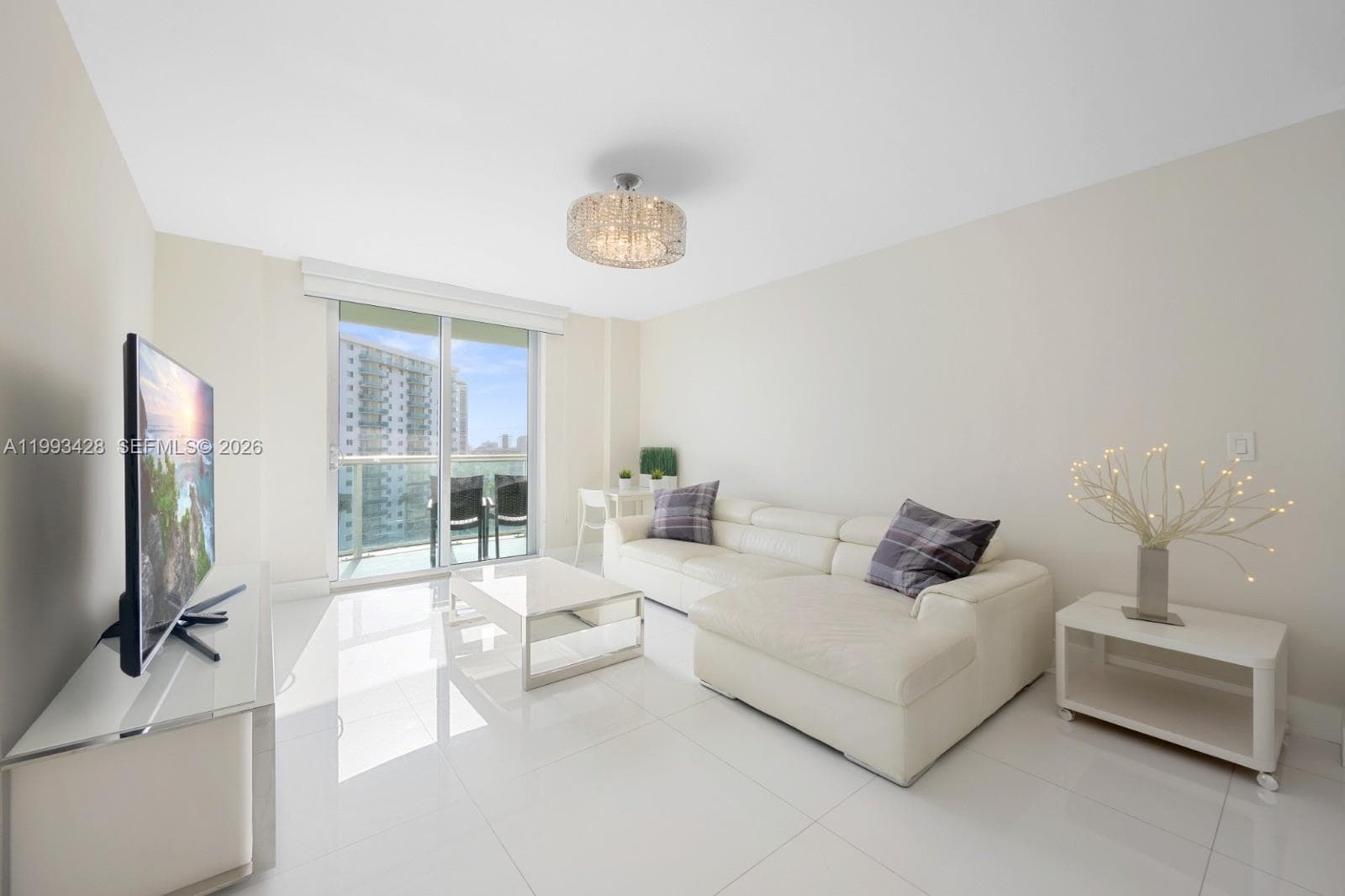 19370 Collins Ave 916 photo 3