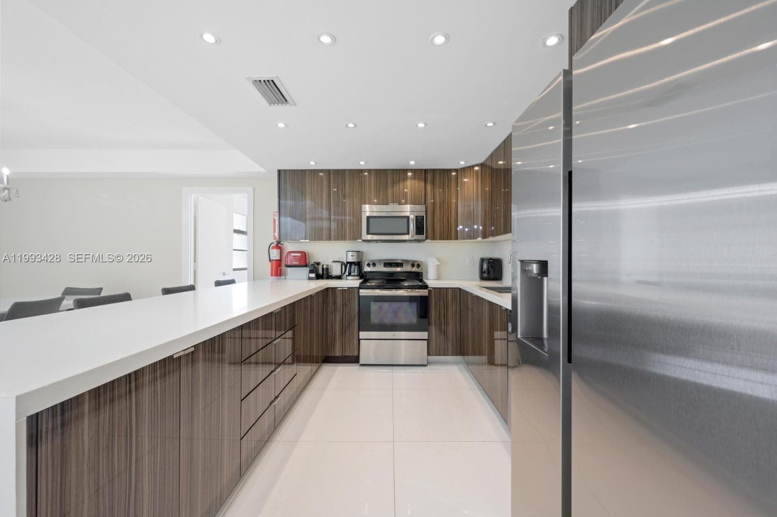 19370 Collins Ave 916 photo 9