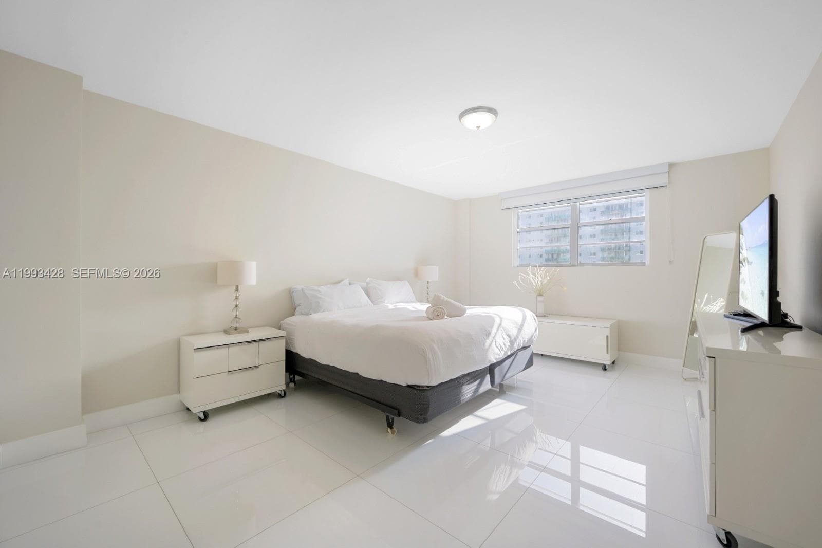 19370 Collins Ave 916 photo 11