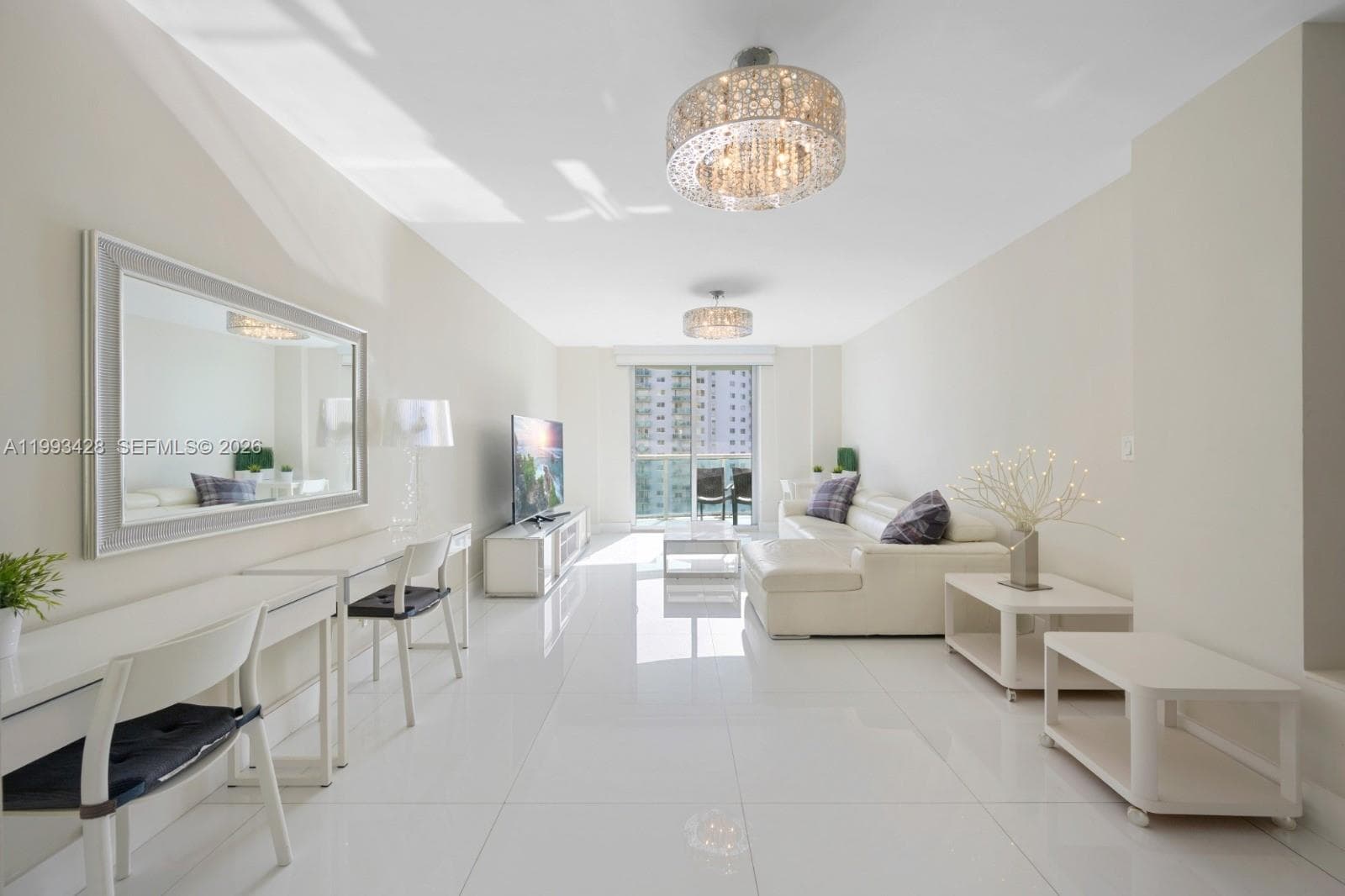 19370 Collins Ave 916 photo 4