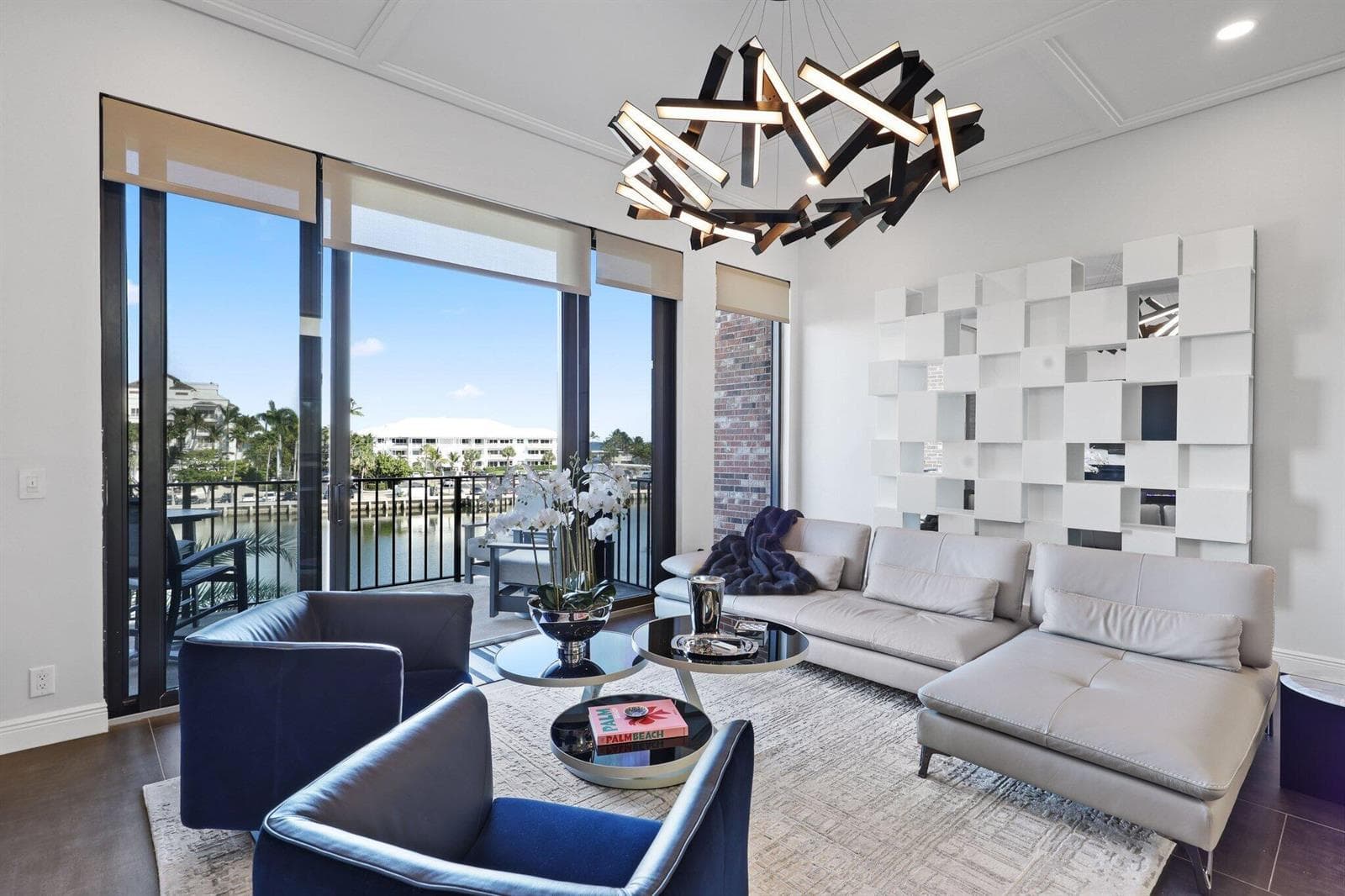 1800 S Ocean Drive 404 photo 2