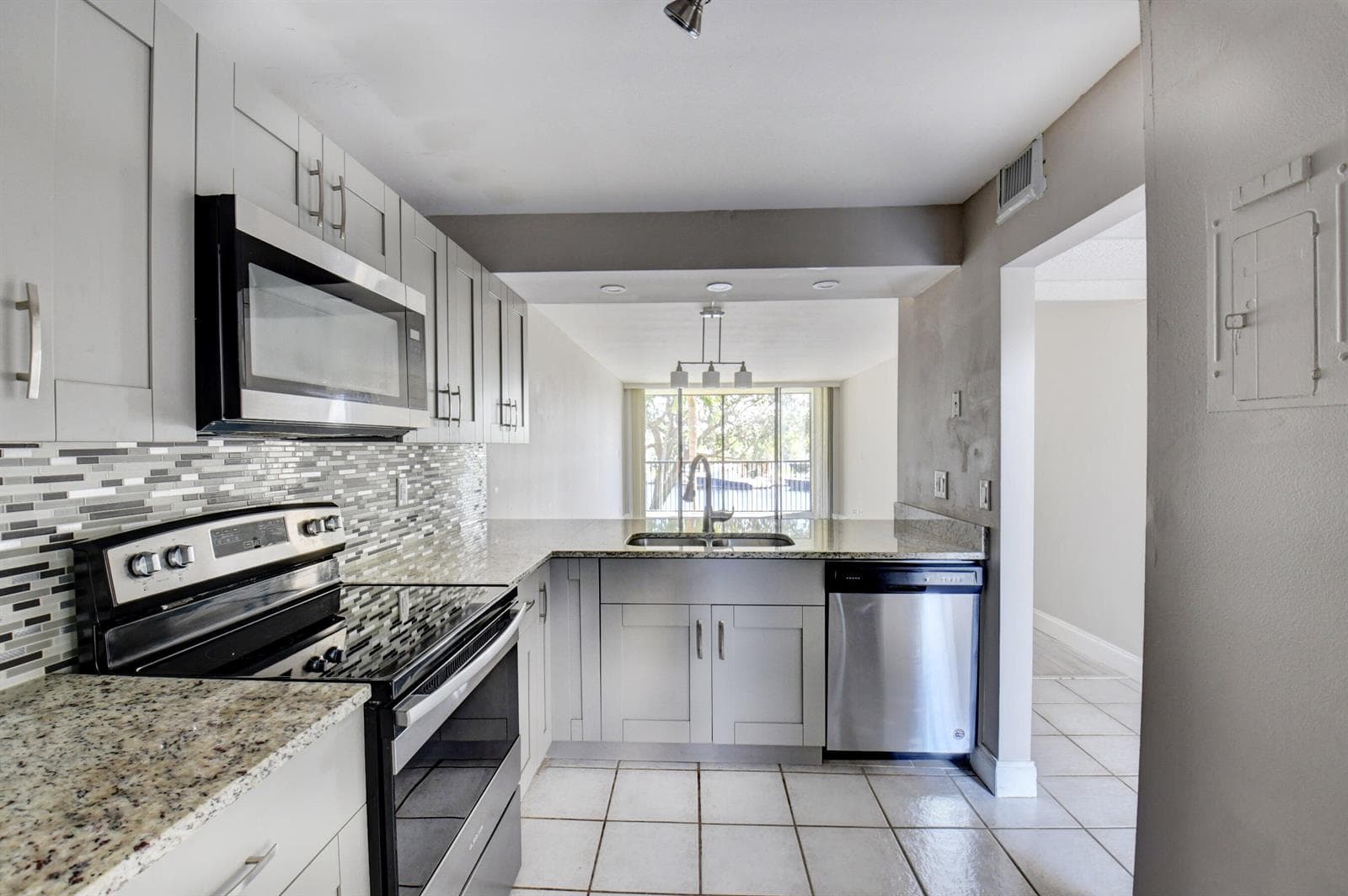 14 Royal Palm Way 2050 photo 18