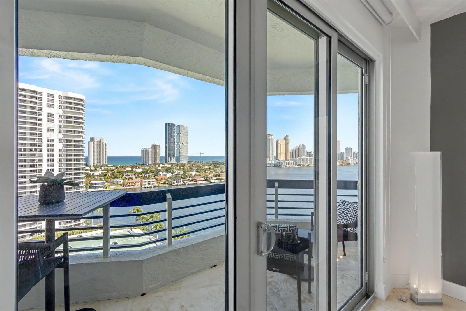 3600 Mystic Pointe Drive Ph16 photo 16