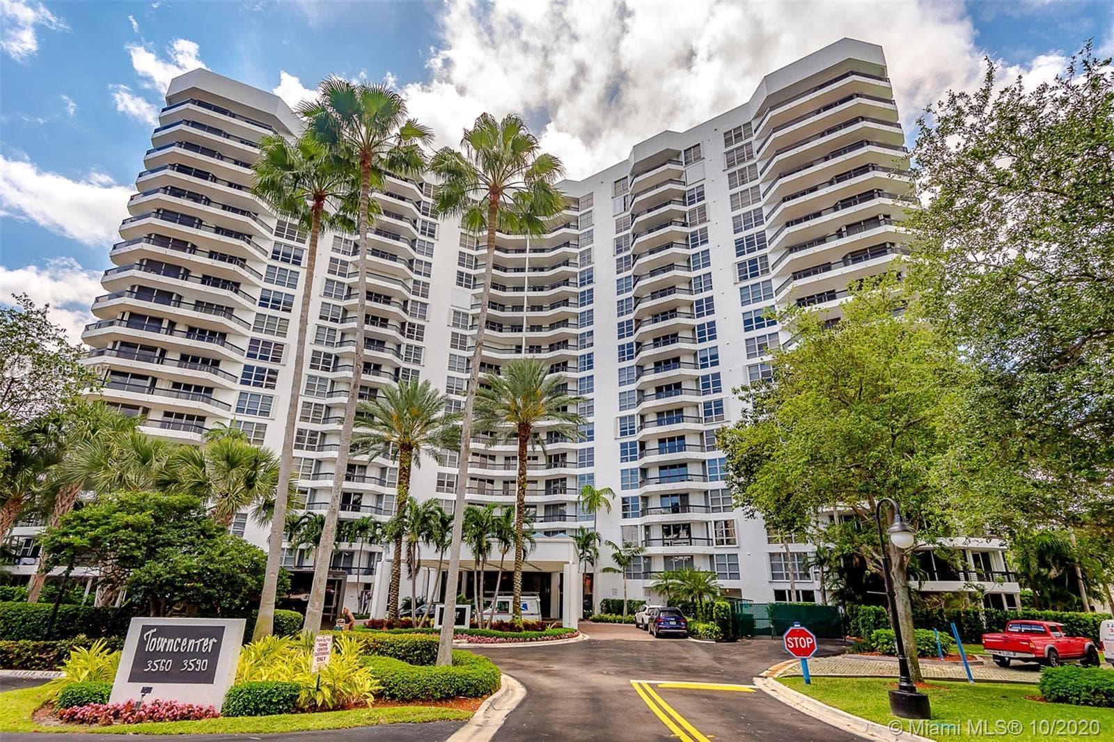 3600 Mystic Pointe Drive Ph16 photo 7