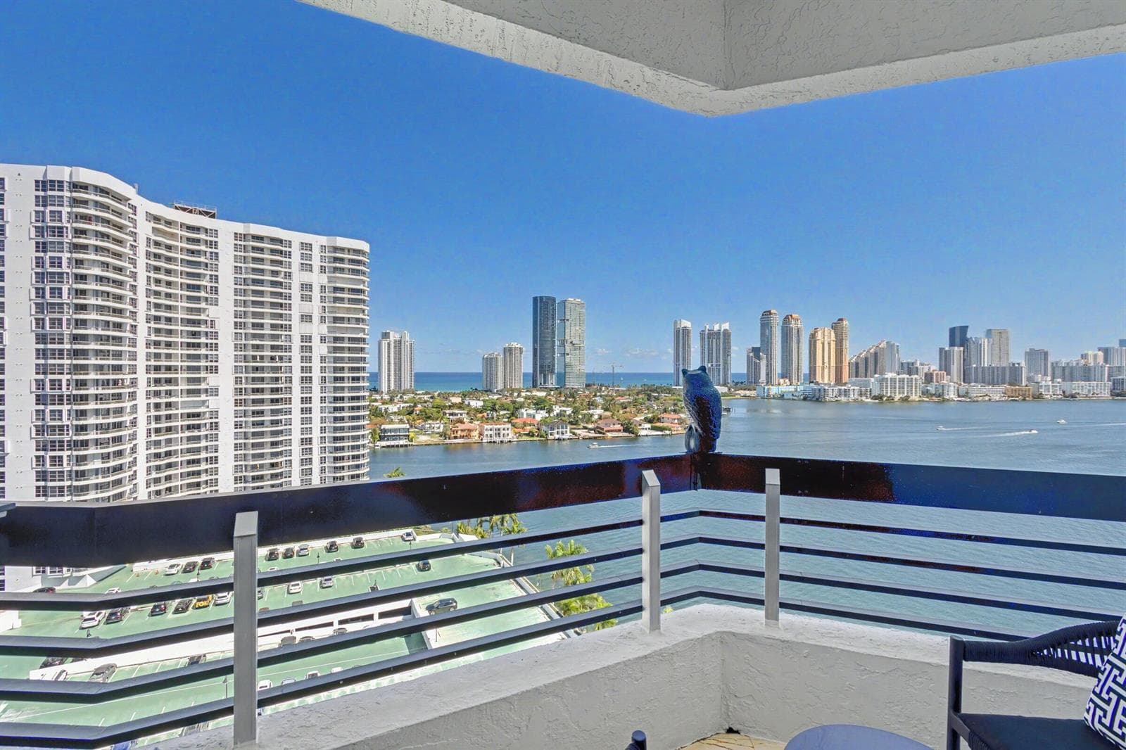 3600 Mystic Pointe Drive Ph16 photo 20