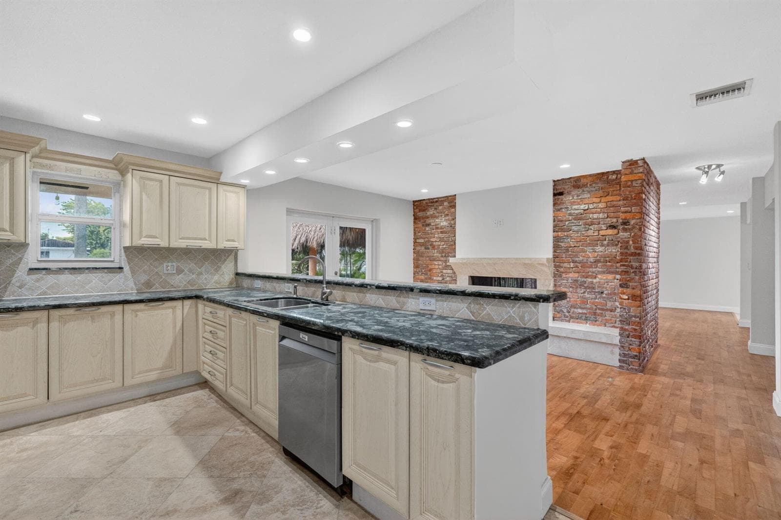 2213 NE 16th Street photo 16