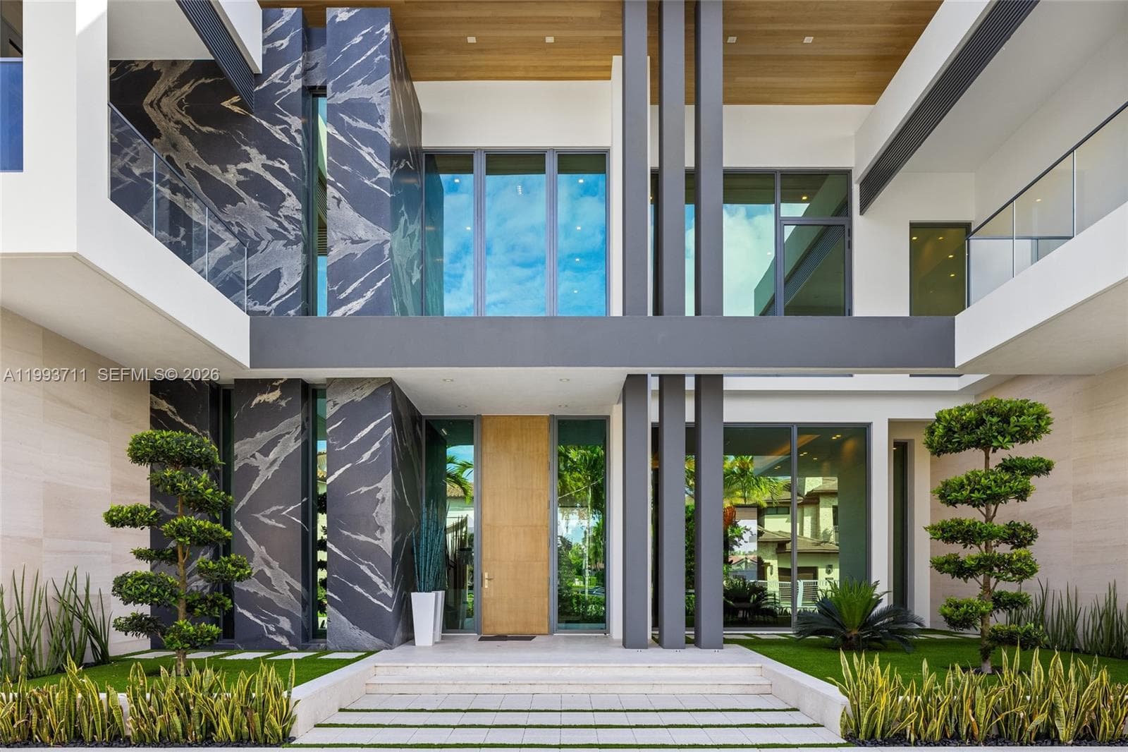 2560 Del Lago Dr photo 6