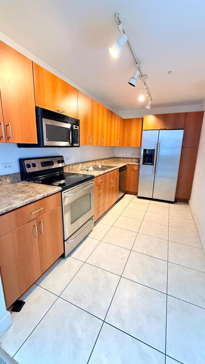 7501 Treasure Dr 8B photo 2