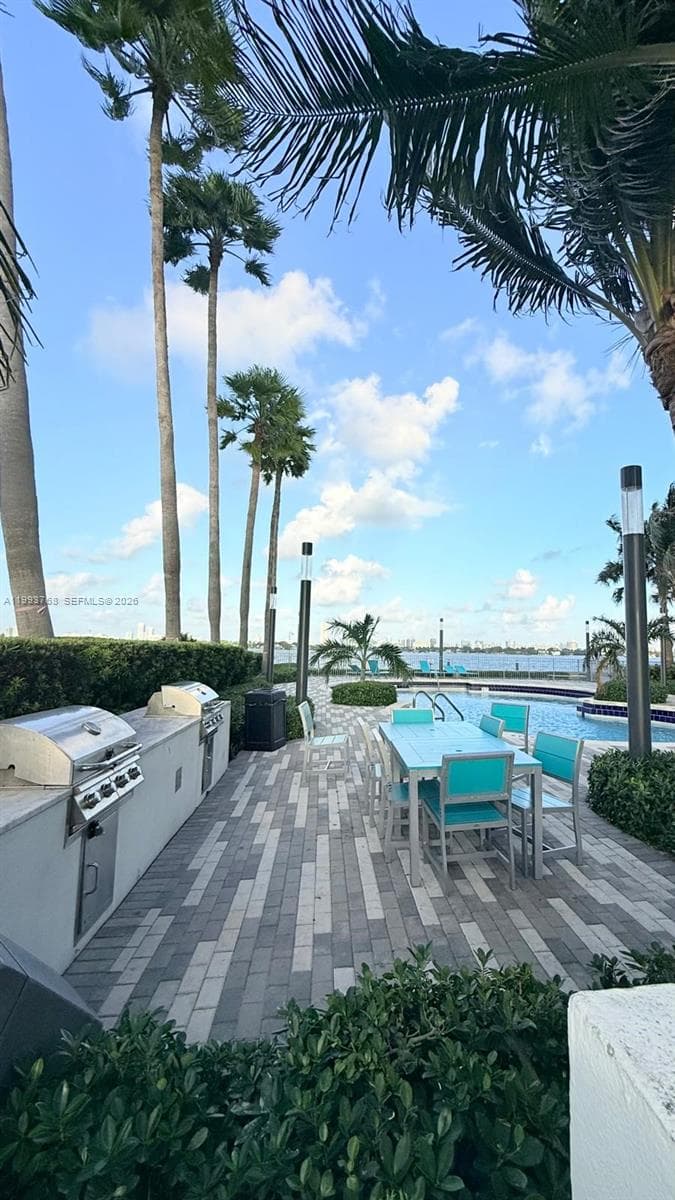 7501 Treasure Dr 8B photo 6