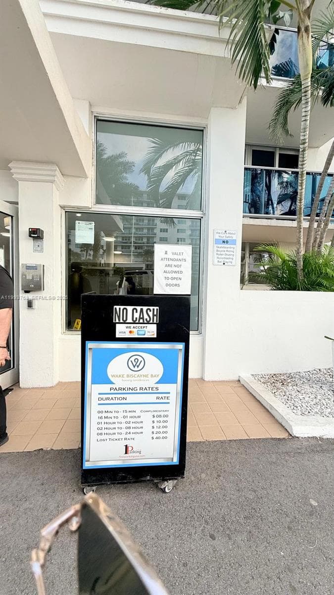 7501 Treasure Dr 8B photo 7