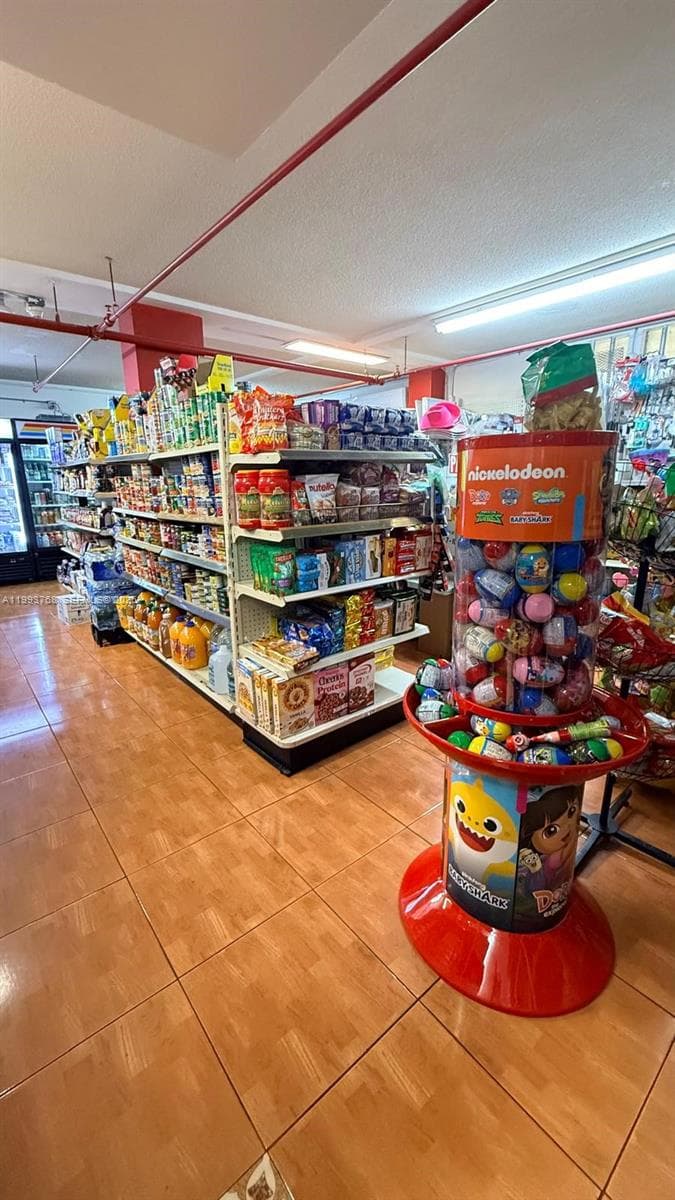 7501 Treasure Dr 8B photo 9