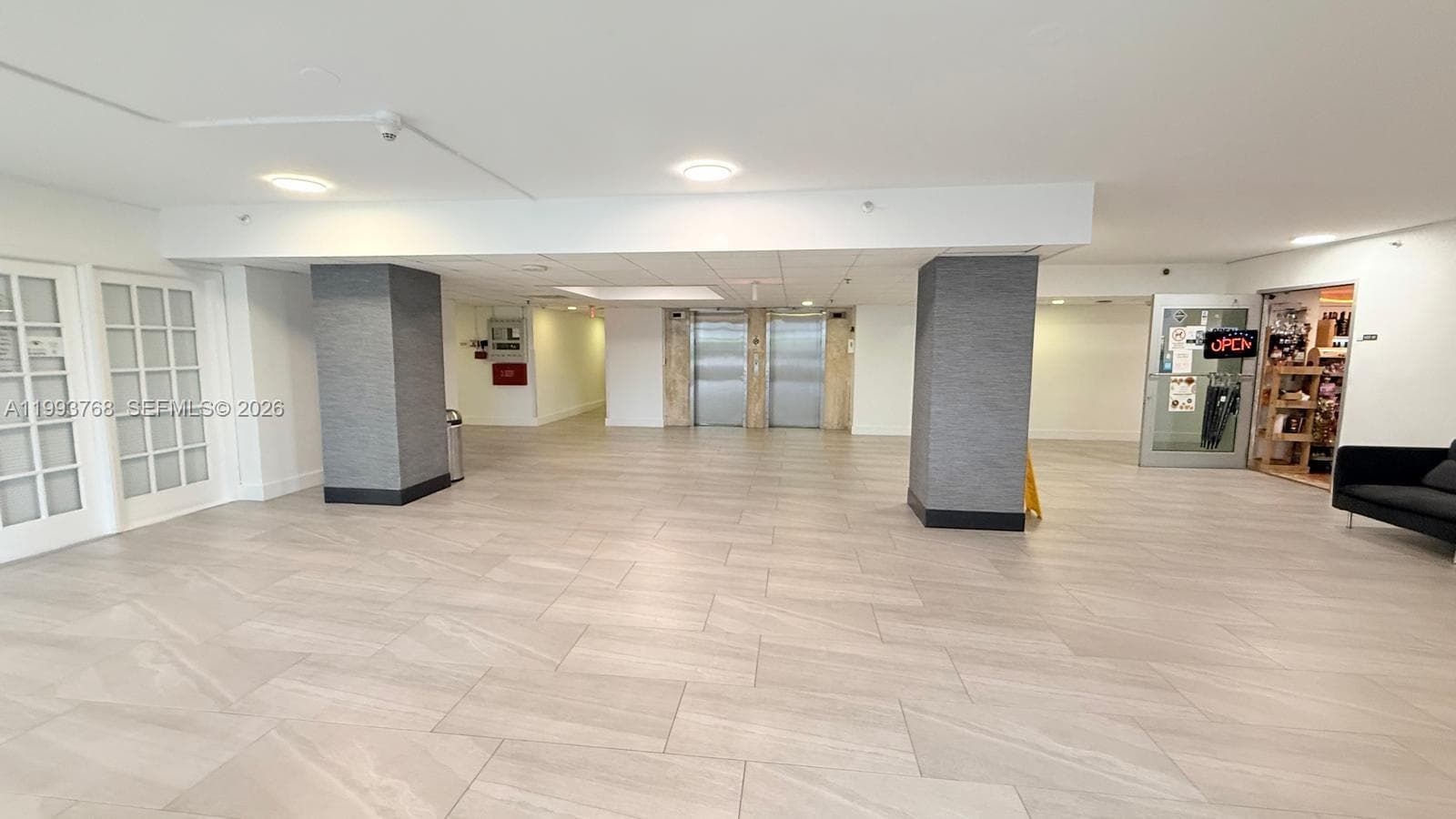 7501 Treasure Dr 8B photo 10