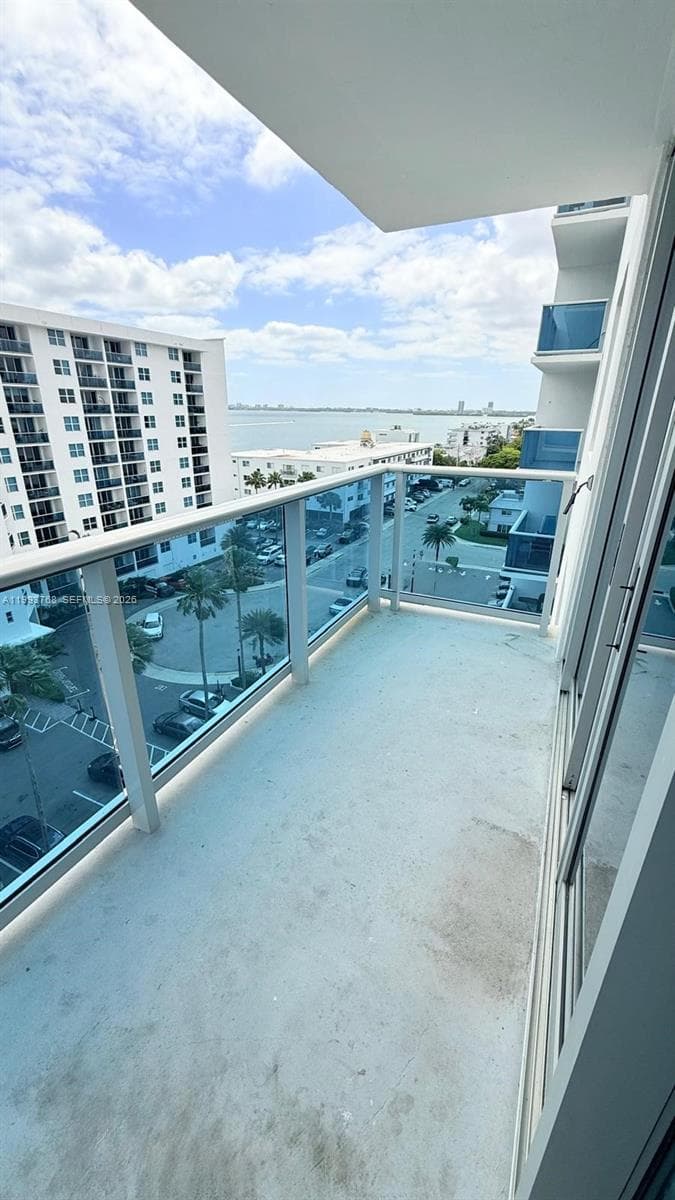 7501 Treasure Dr 8B photo 4