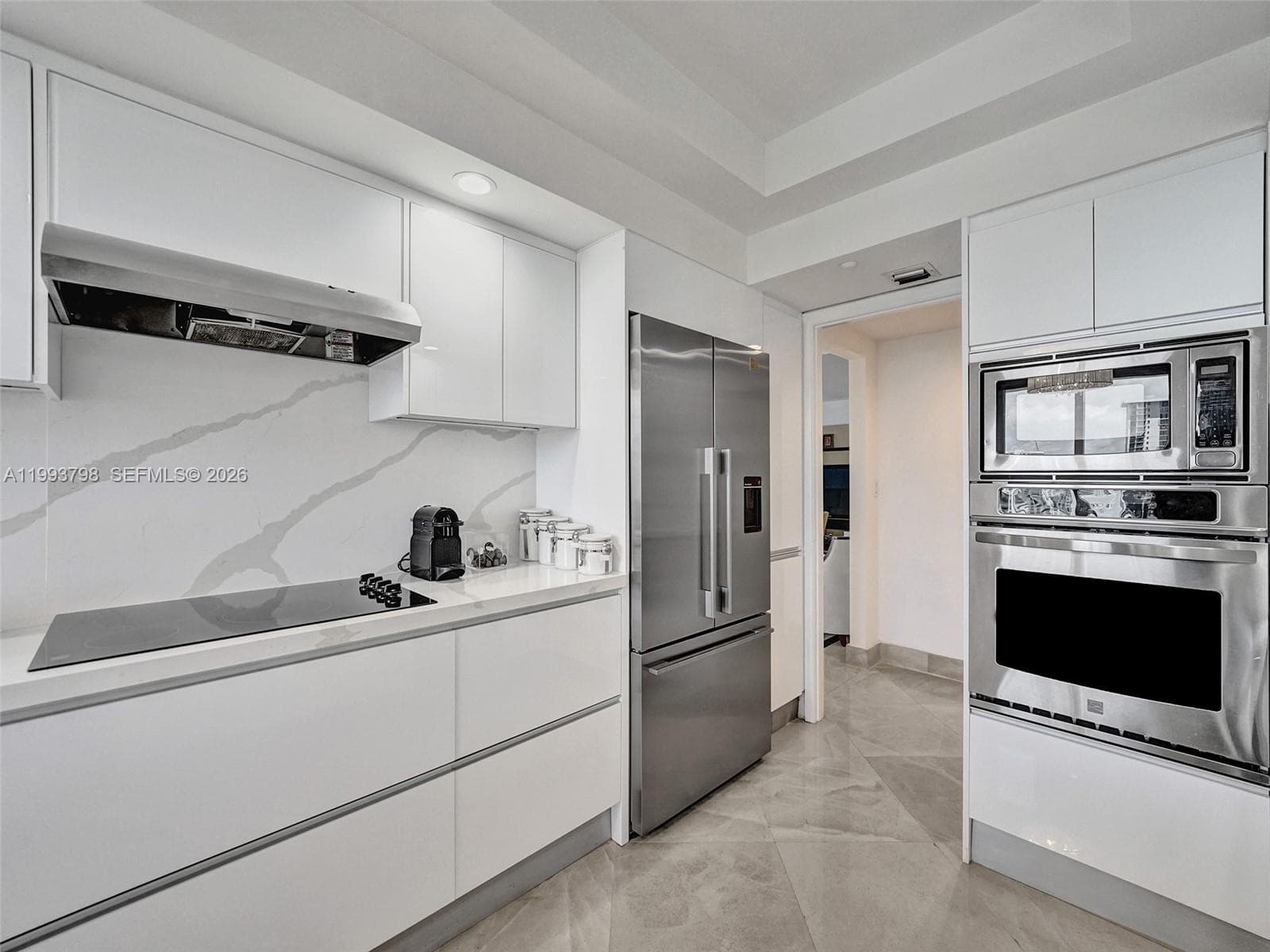 7000 Island Blvd 1207 photo 16