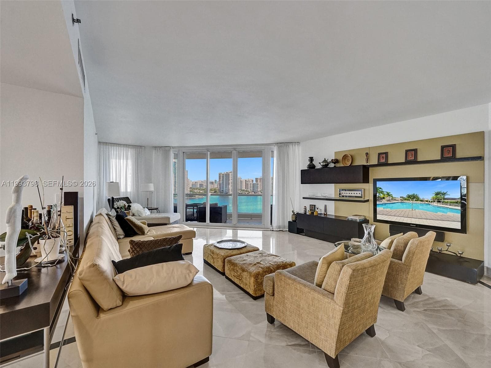 7000 Island Blvd 1207 photo 1