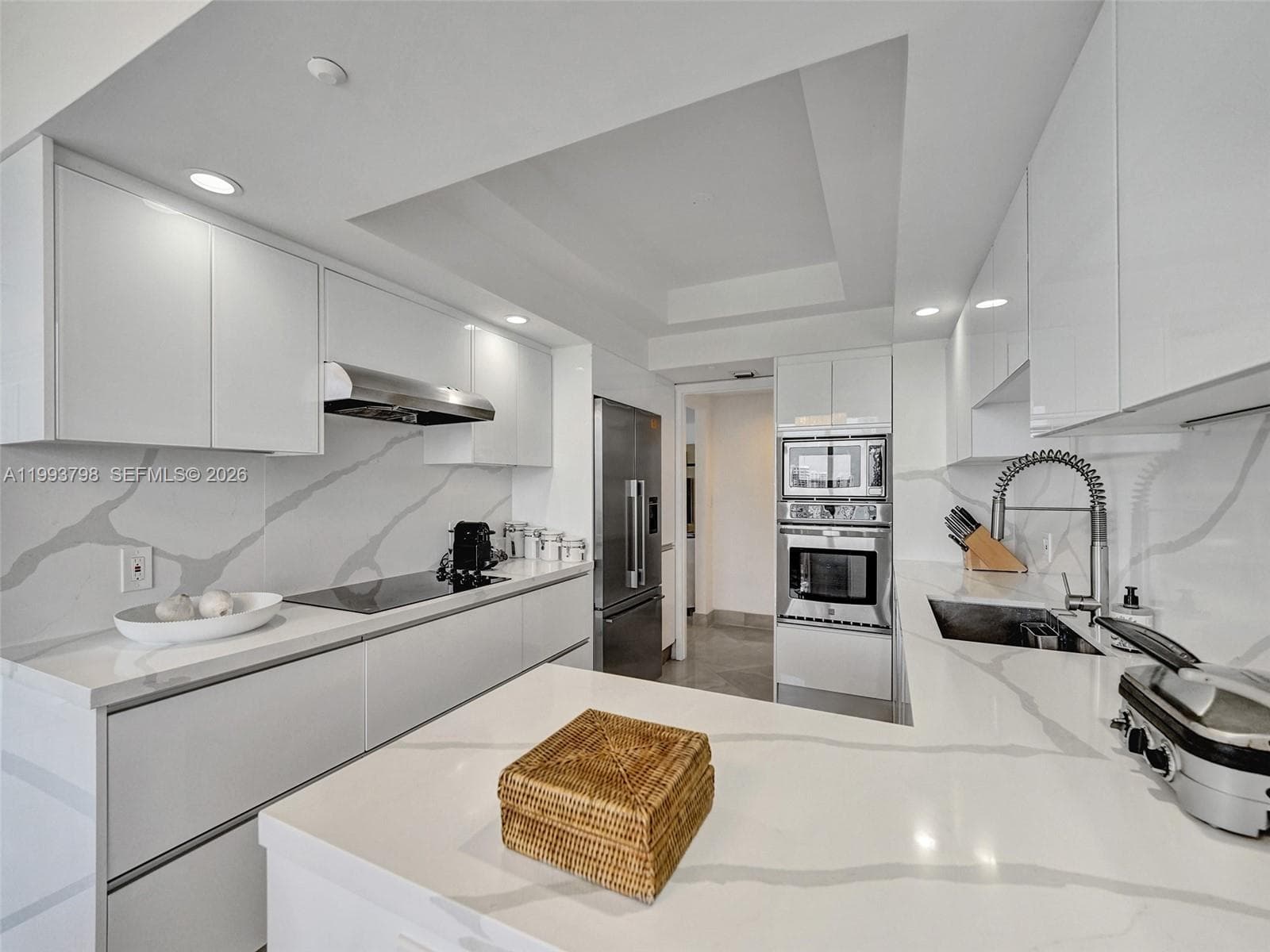 7000 Island Blvd 1207 photo 14