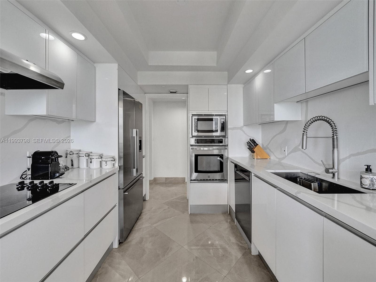7000 Island Blvd 1207 photo 15