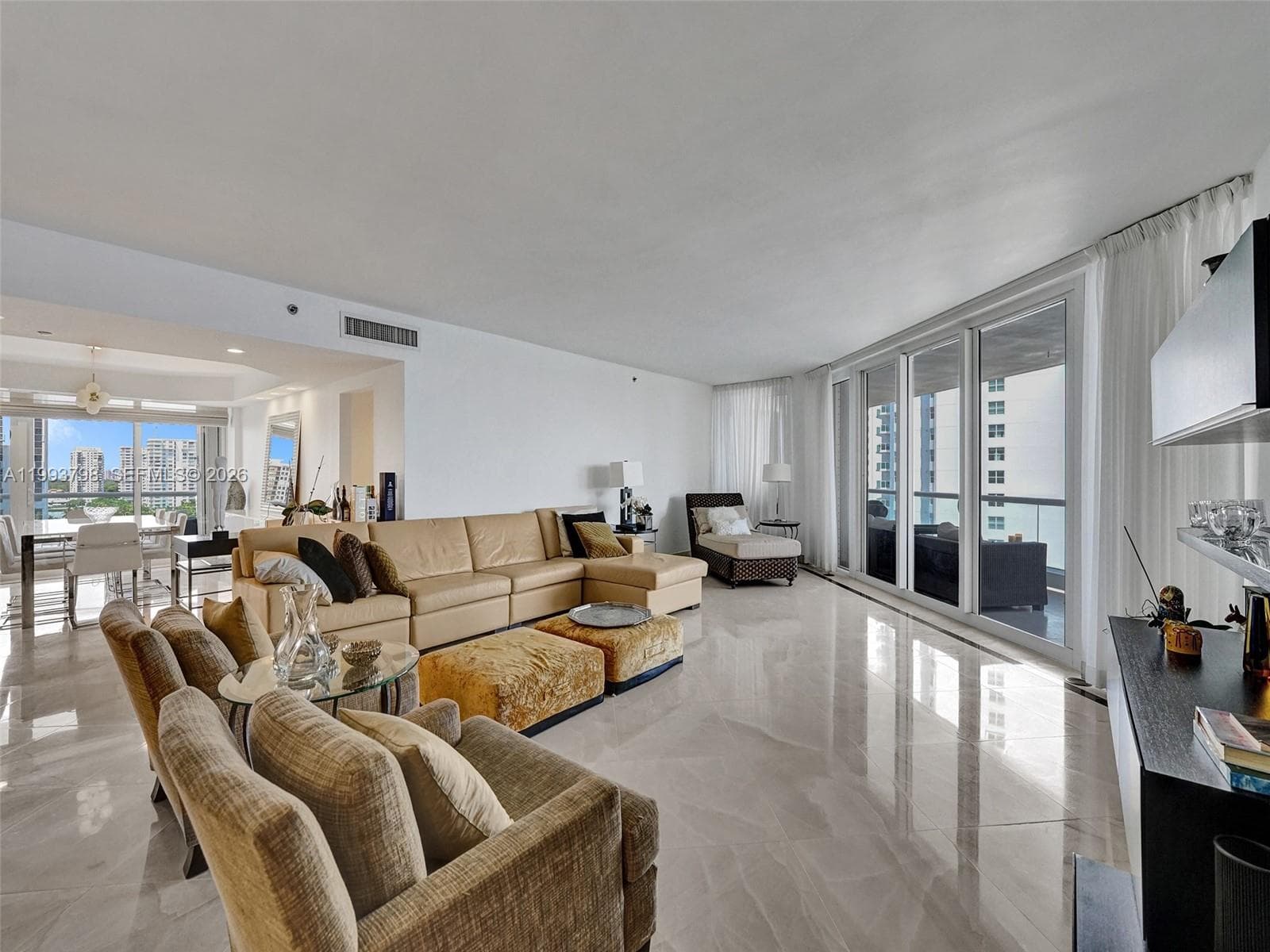 7000 Island Blvd 1207 photo 4
