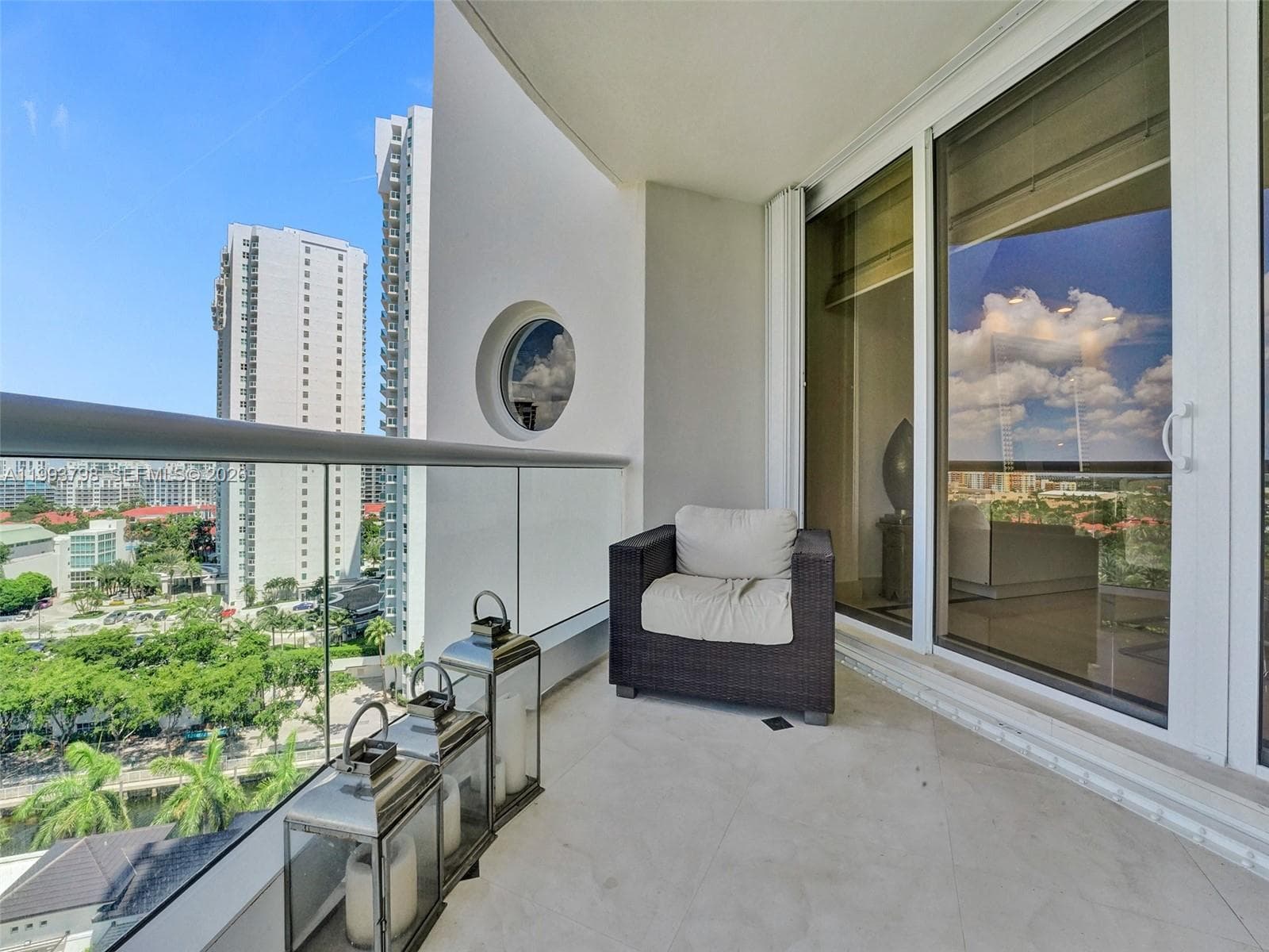 7000 Island Blvd 1207 photo 21