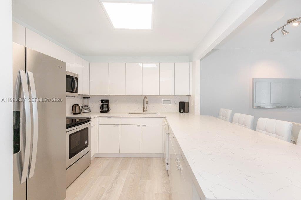 2301 Collins Ave 401 photo 16