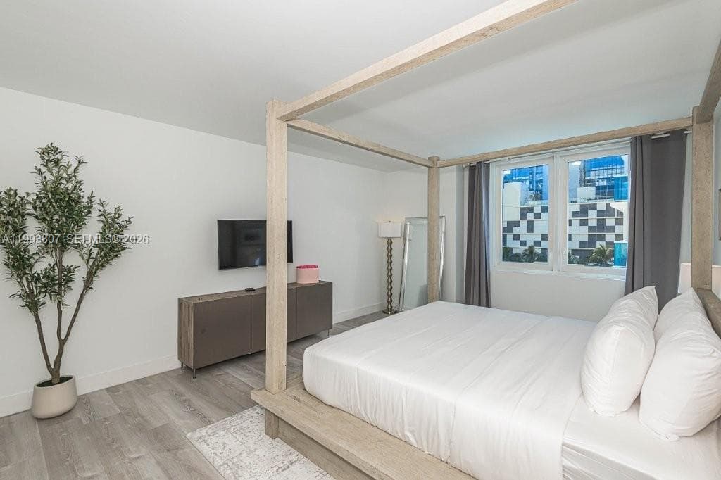 2301 Collins Ave 401 photo 18