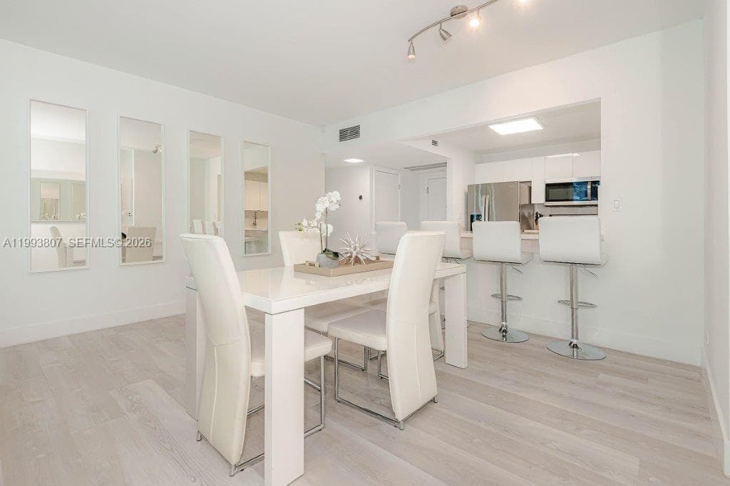 2301 Collins Ave 401 photo 11