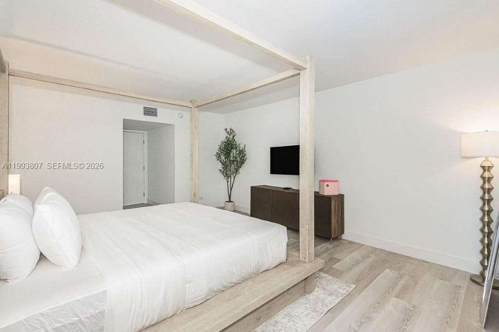 2301 Collins Ave 401 photo 21