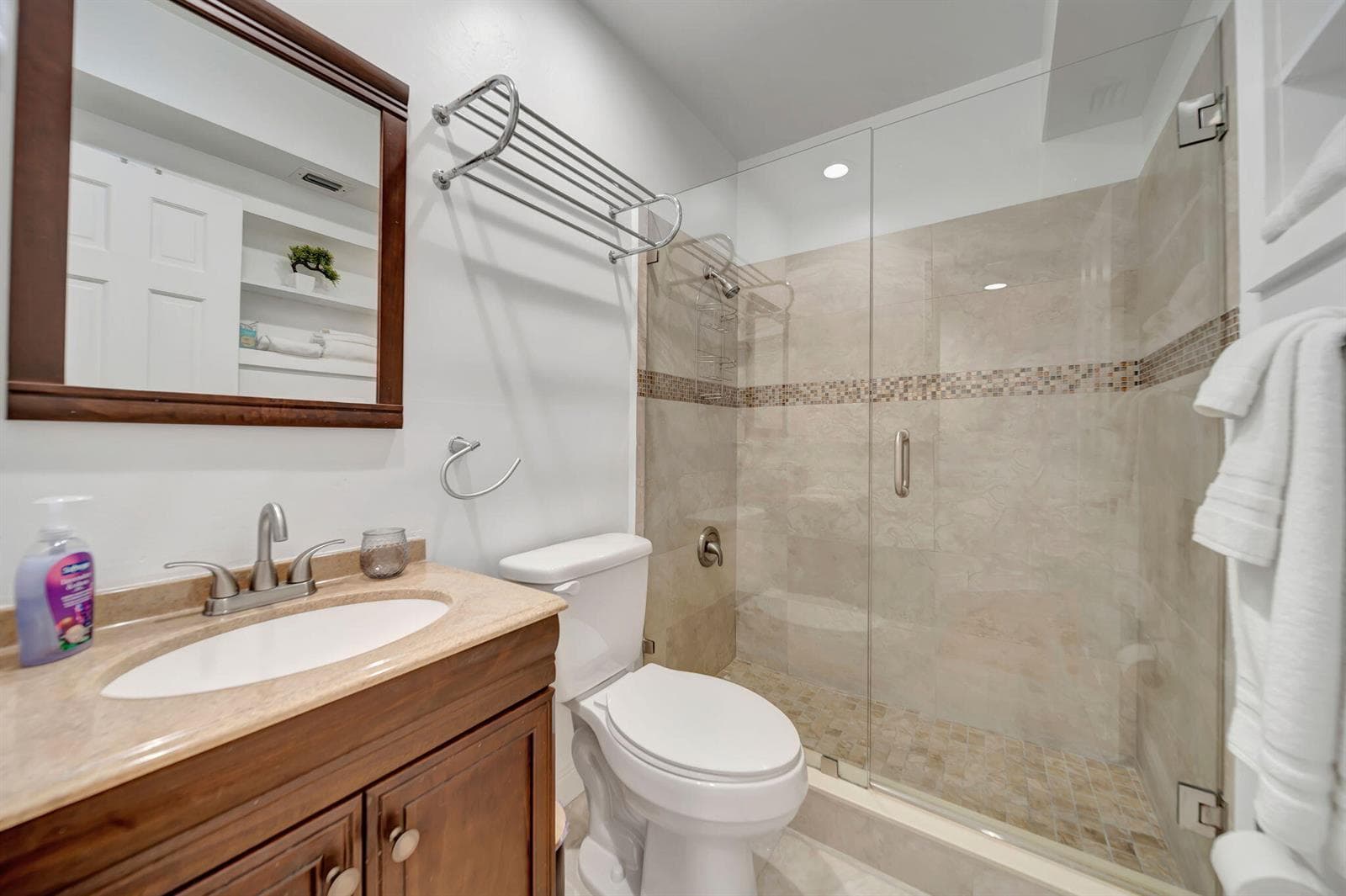2724 NE 14th Street 6 photo 9