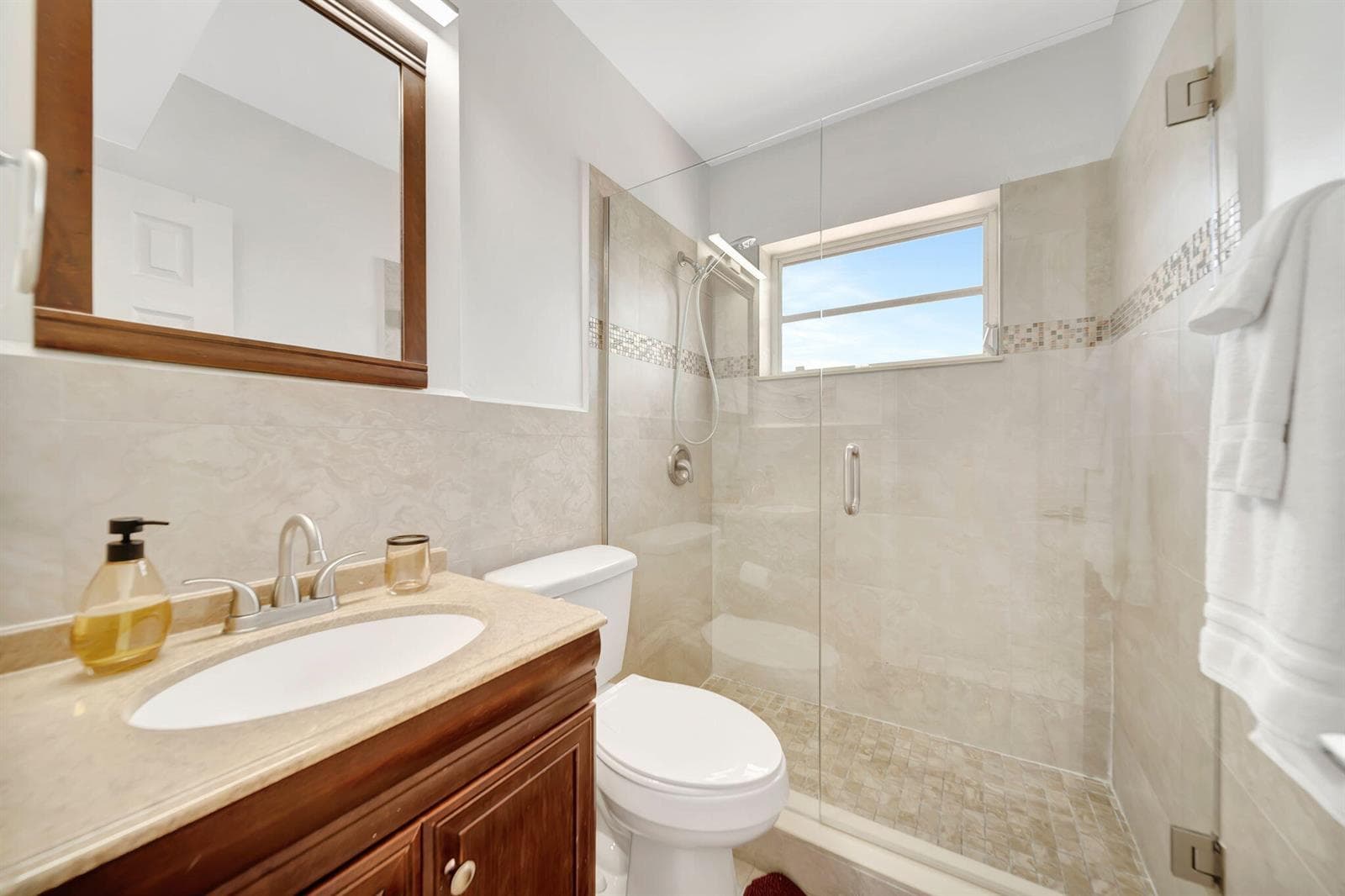 2724 NE 14th Street 5 photo 5