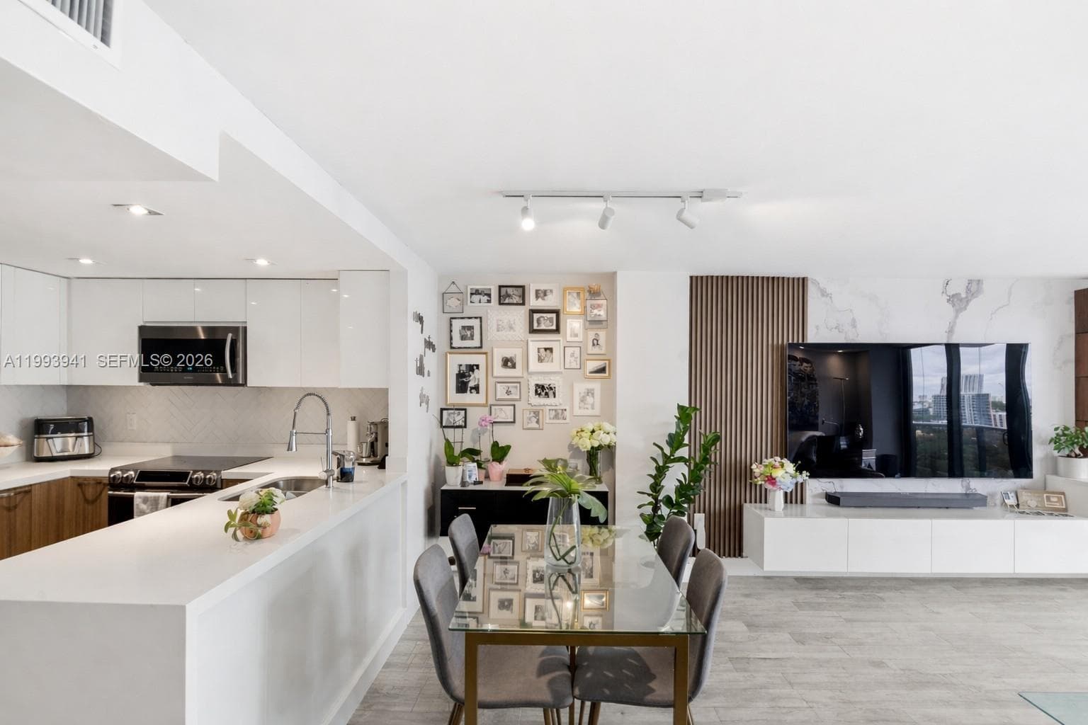 600 36th St 1708 photo 6