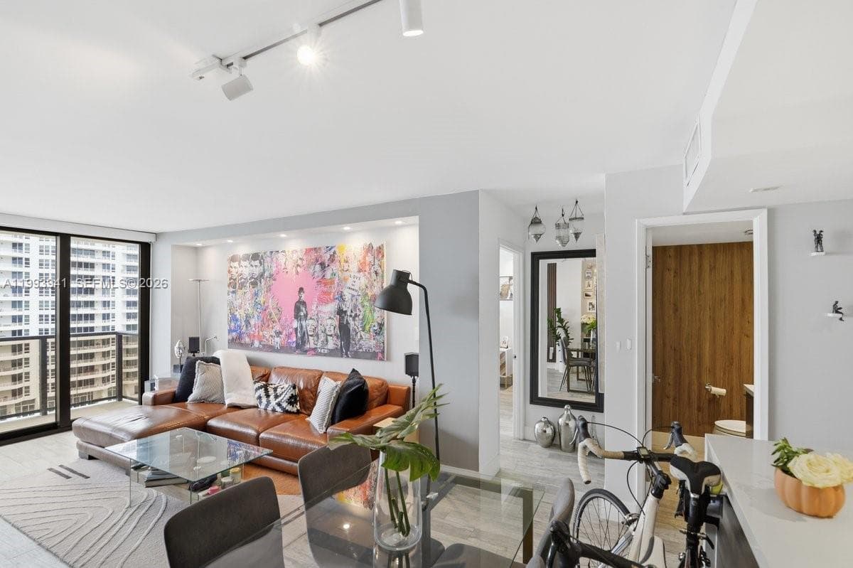 600 36th St 1708 photo 13