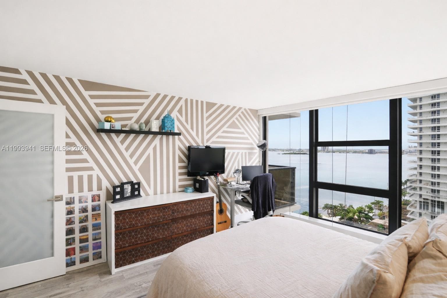 600 36th St 1708 photo 17