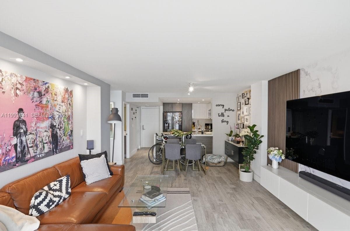 600 36th St 1708 photo 12