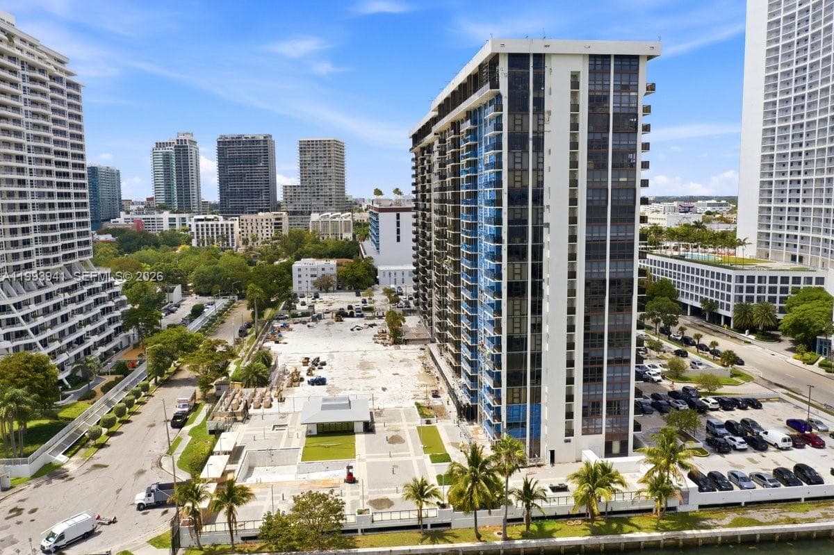 600 36th St 1708 photo 22