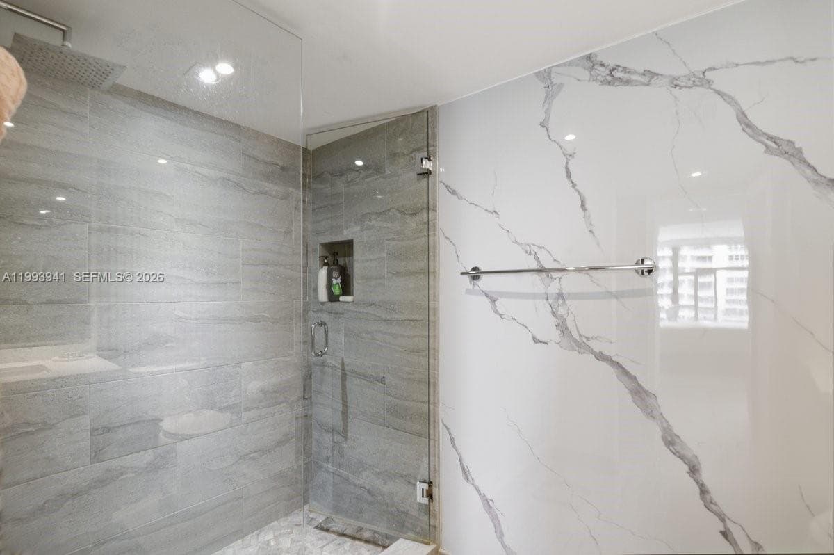 600 36th St 1708 photo 20