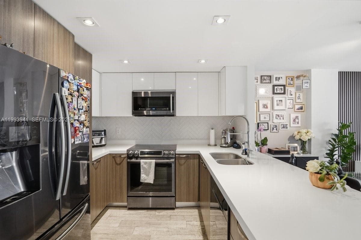 600 36th St 1708 photo 9