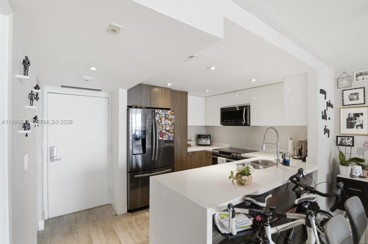 600 36th St 1708 photo 10