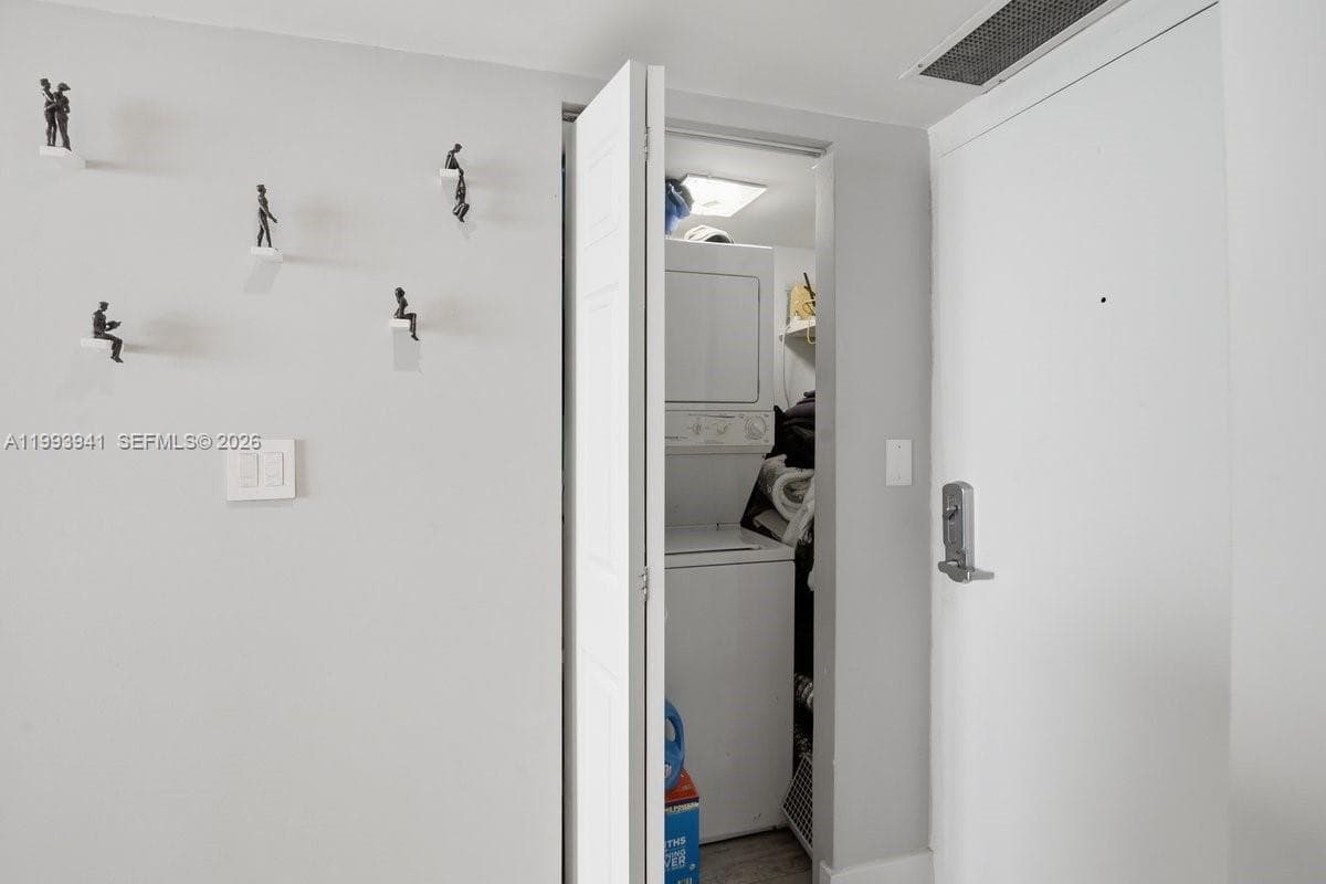 600 36th St 1708 photo 21