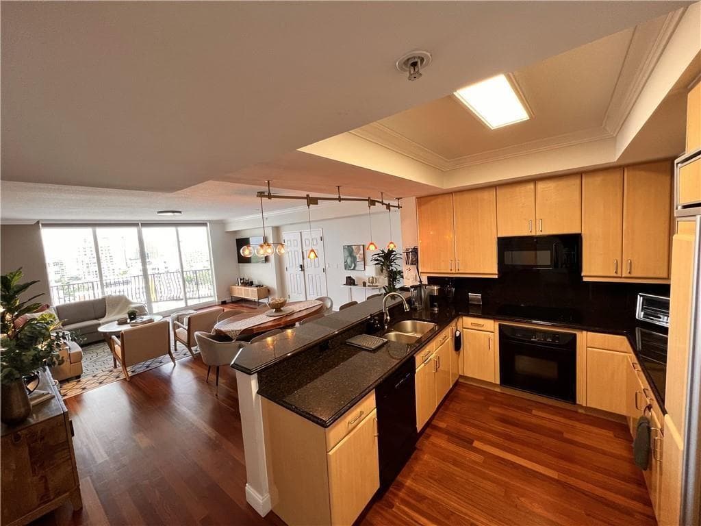100 S Birch Road 1403f photo 15
