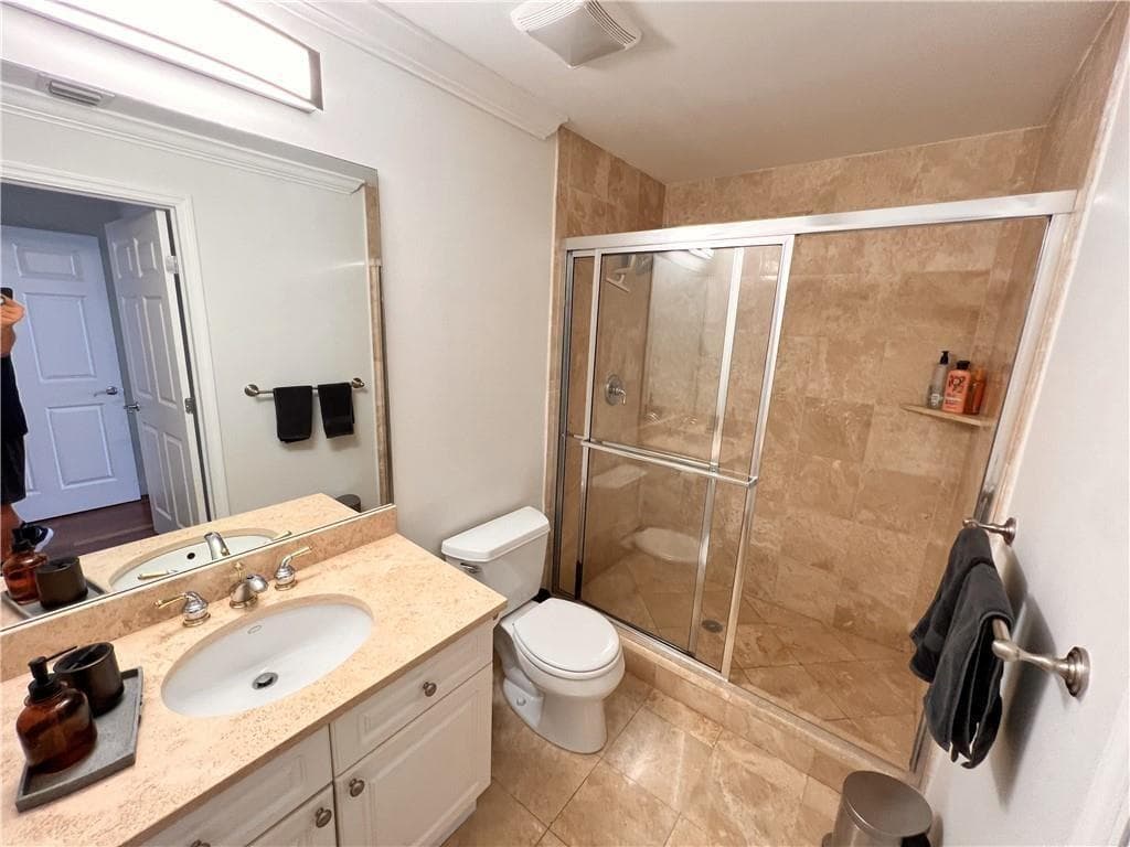 100 S Birch Road 1403f photo 21