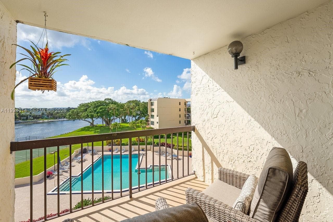 364 Golfview Rd 505 photo 6