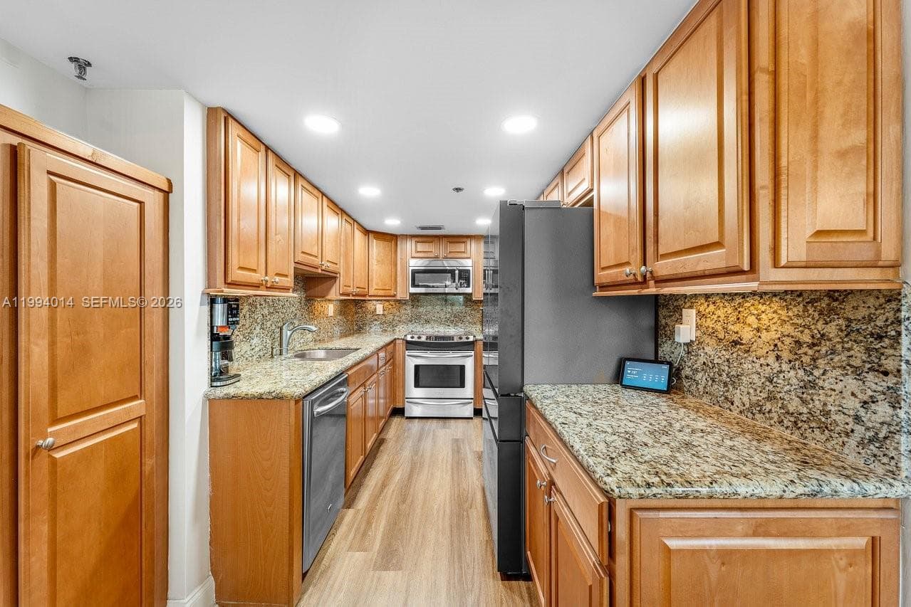 364 Golfview Rd 505 photo 13