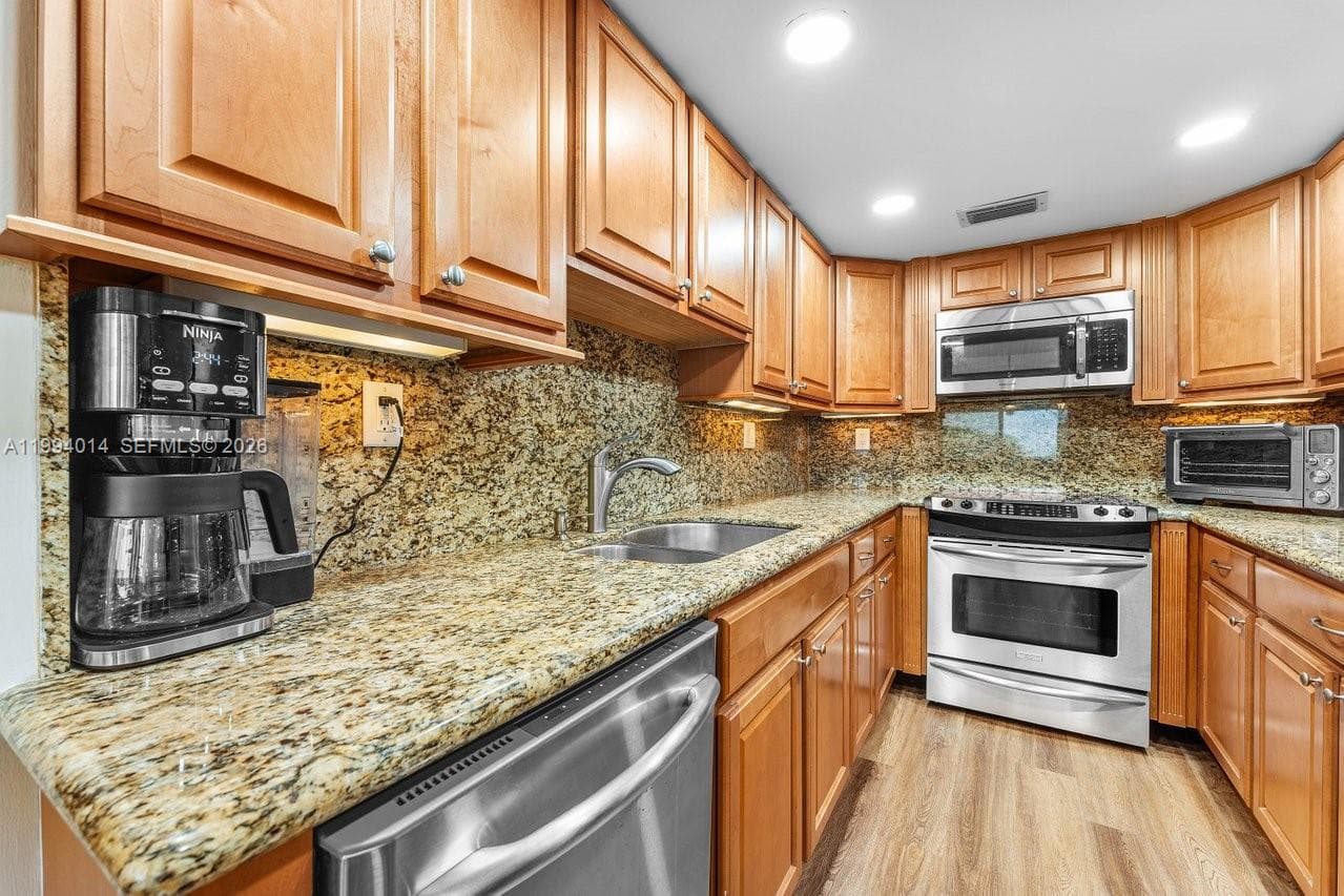 364 Golfview Rd 505 photo 12