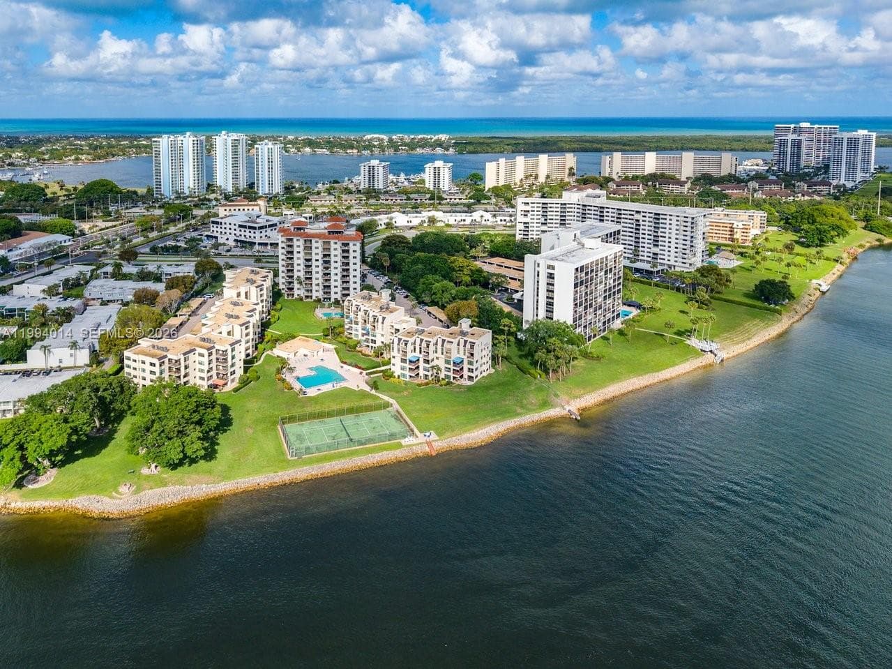 364 Golfview Rd 505 photo 1